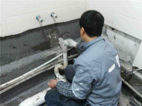 房顶漏水是做防水还是搭彩钢瓦好,房顶漏水怎么贴自粘防水卷材