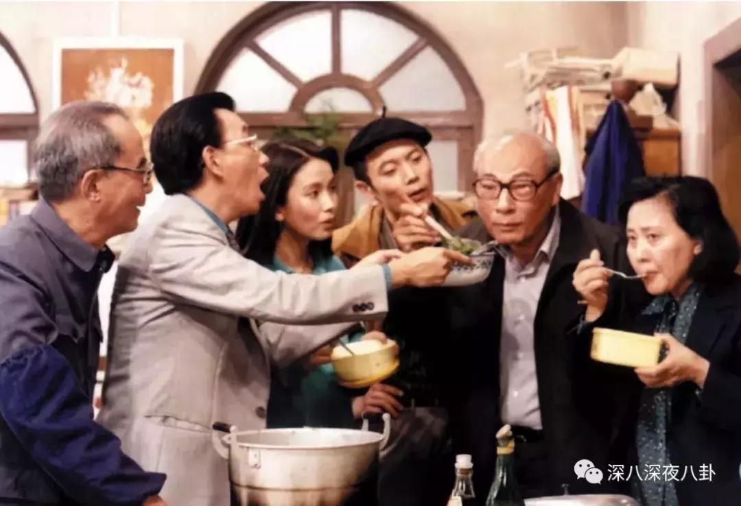 葛大爷回看以前的比赛,葛大爷下班时候的日常