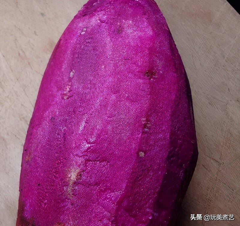 春风轻拂，落下一地金黄，拾掇后的甜品，松花粉双紫布丁