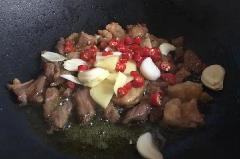 魔芋烧肉教程,魔芋片怎么烧烤吃得香脆