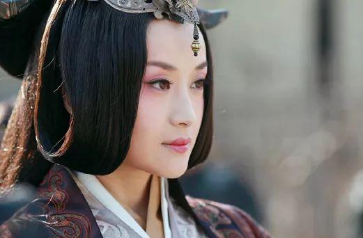 8位“岩女郎”今昔对比，有人依旧炙手可热，有人嫁豪门又离婚