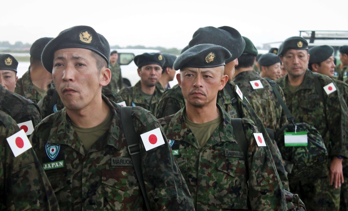 日本女兵为什么背个包包,为什么日本女兵都要背个小包