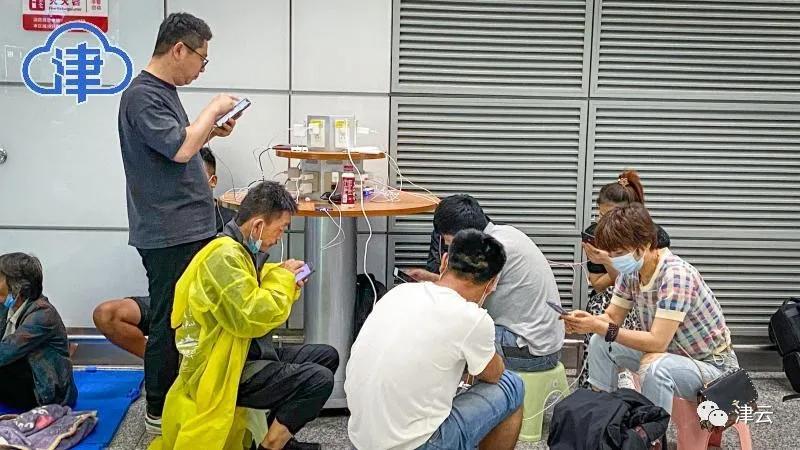 「关注停留者」“第一次来婆家，没想到就连老带小住到了新郑机场航站楼”
