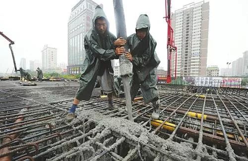 刚浇筑混凝土下雨怎么保护,浇筑混凝土时下雨怎么处理