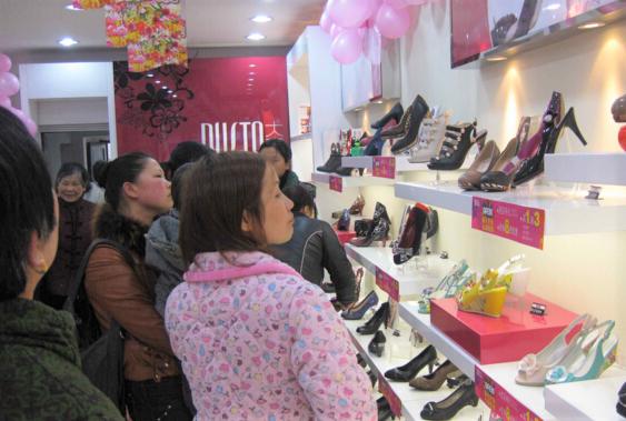 一年卖出600多万双鞋,一年卖出10000双鞋