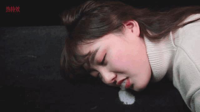 有点神奇，嘴里含着它喝口水，可以完成电影里口吐白沫的效果