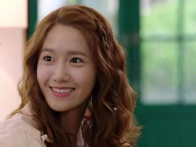 卷发老气怎么补救,直发显年轻卷发显老气