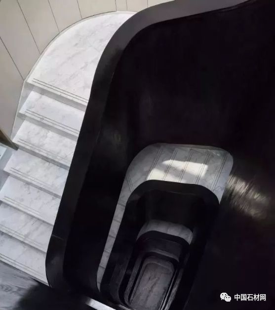 真是浪费，100多万的爵士白大理石装成这样，还好我不是业主