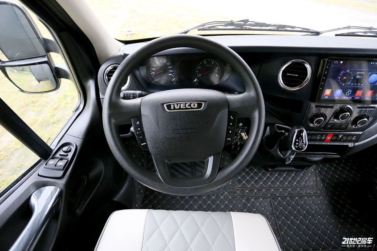 最新国产依维柯欧胜四驱房车,依维柯欧胜6.5吨悬挂