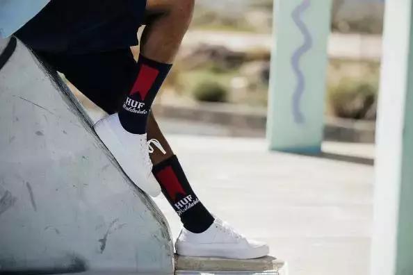 滑板鞋有没有轮子,滑板鞋vans配什么裤子