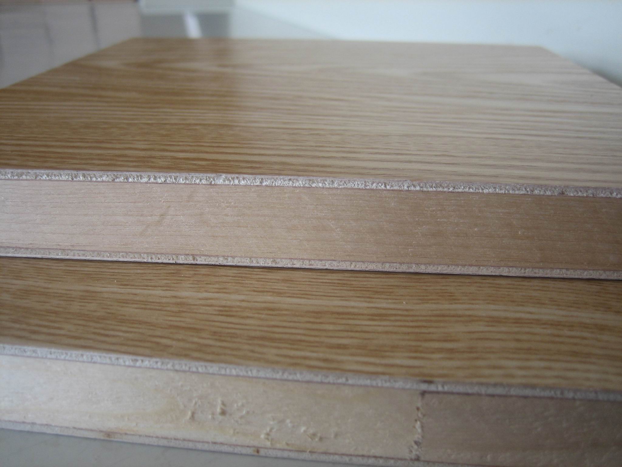 想打全套的柜子,先打柜子还是先刷腻子粉