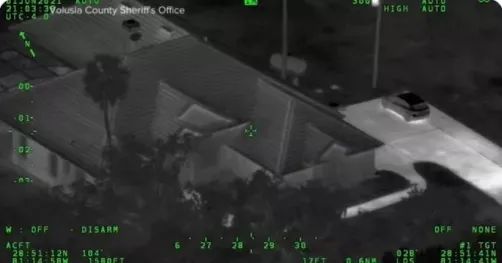 震惊！美国12岁男孩与14岁女孩持枪和警方对射半小时【新闻早七点】