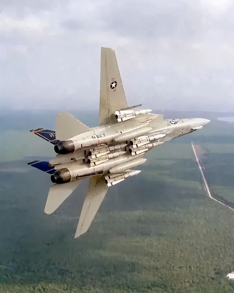 为什么说f14雄猫是一代经典,f-14雄猫战斗机为什么会退役