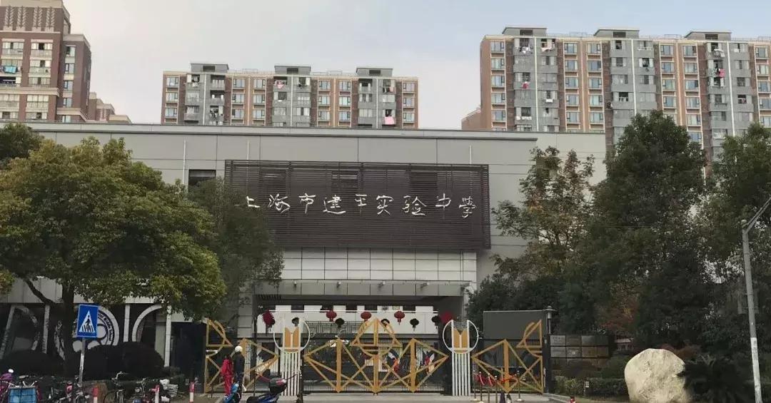 这个神盘只有一栋楼，比隔壁万科便宜100万