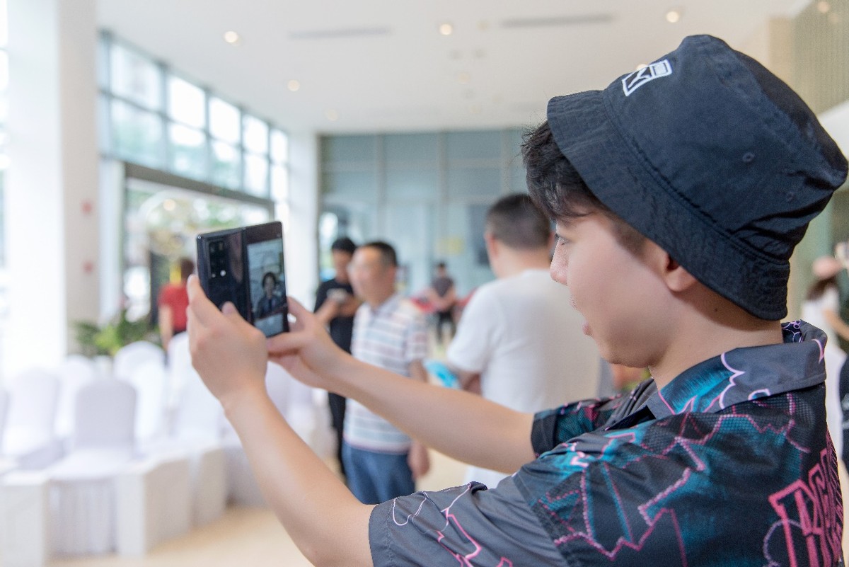 华为huaweimatex2折叠屏怎么样,华为huaweimatex2折叠手机测评