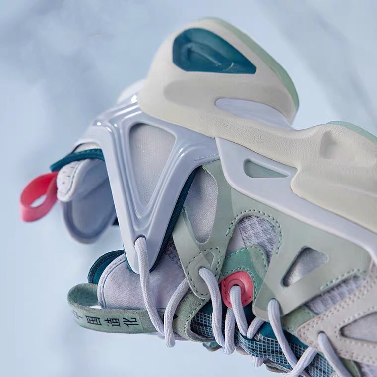 安踏三款时装鞋上市！外形夸张，最高999元，高端款你买账么？