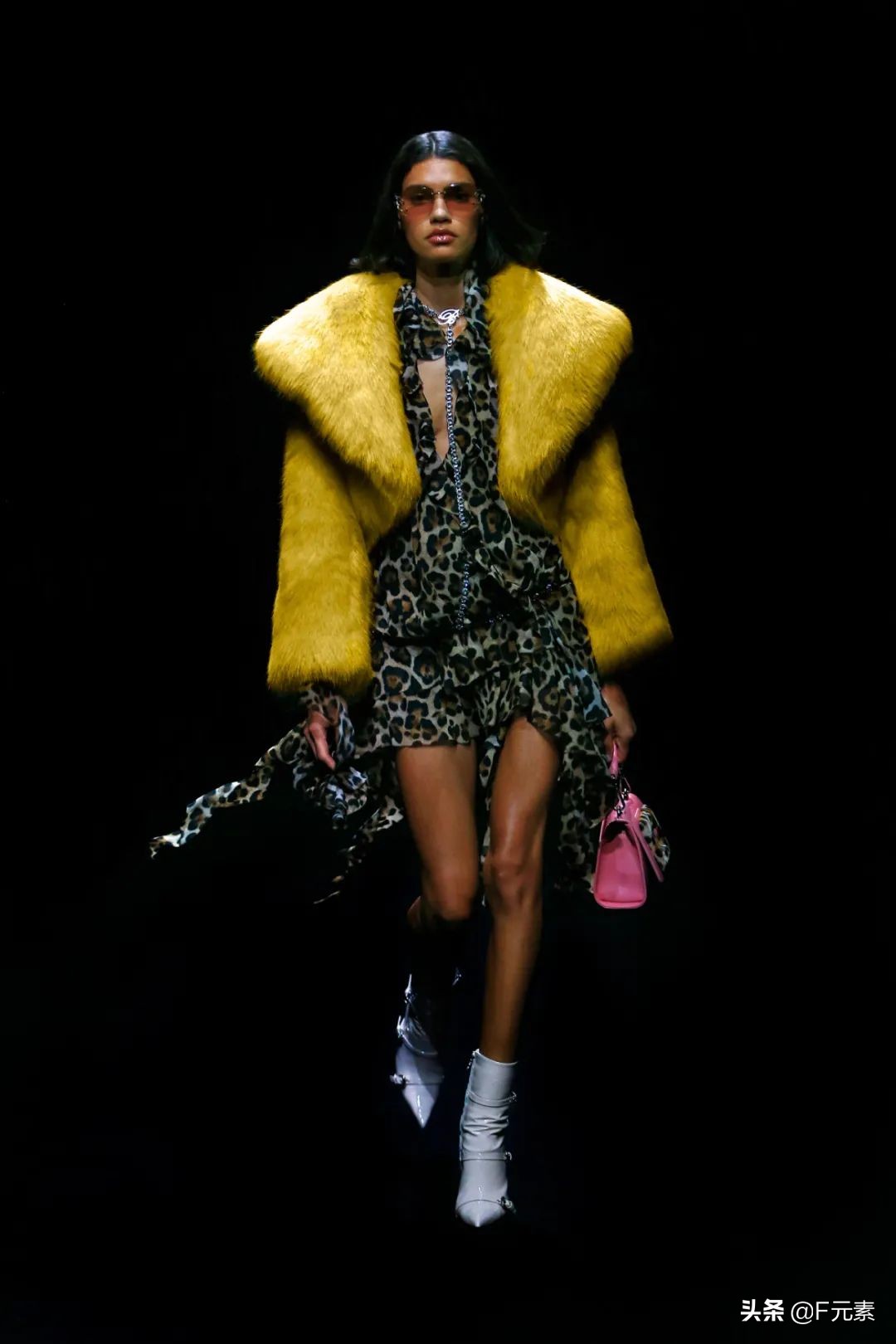 blumarine秋冬系列时装秀,blumarine2022米兰时装