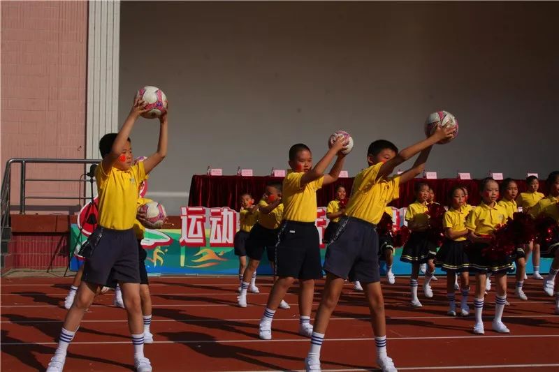 越秀｜太燃！铁一小学的这个体育节活力满满、欢乐满满，还科技感爆棚