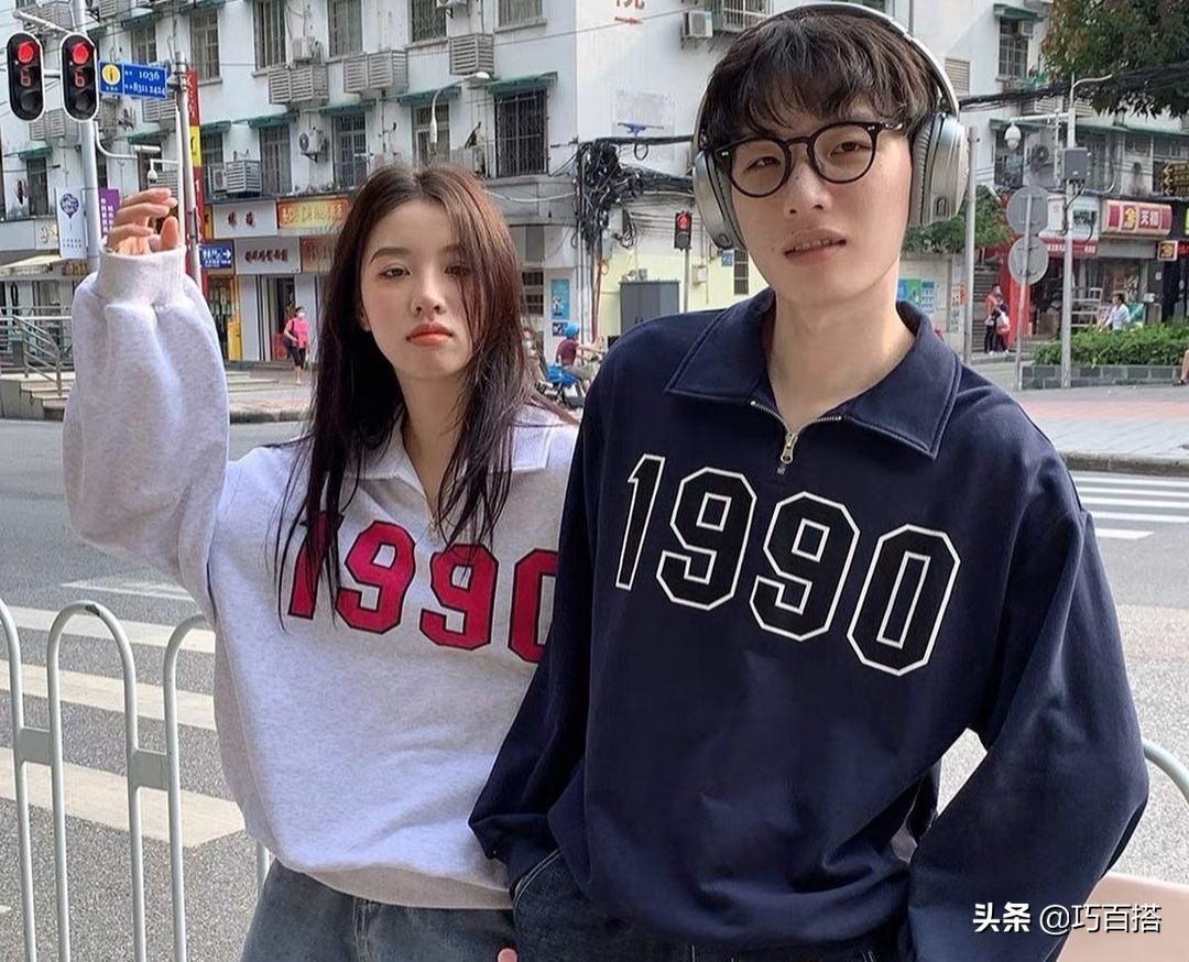 什么时候穿卫衣加外套好看,今年卫衣怎么穿更时髦