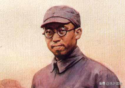 他是唯一上过大学的元帅，却因资历最浅而受争议，主动降级被拒绝