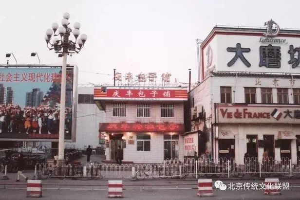 杩樿寰楄タ鍗曡矾鍙ｇ殑鍚屾槬鍥悧,杩樿寰椾互鍓嶇殑灏忓悆琛楀悧
