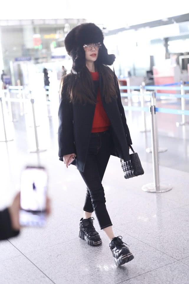 baby和权志龙合体,baby戴陈赫帽子