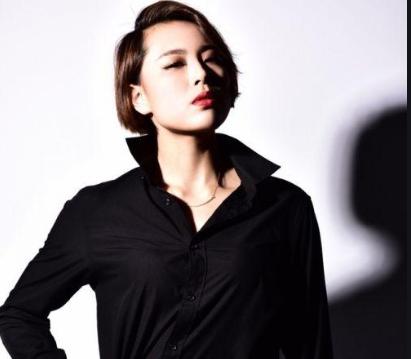 开豪车住洋房保时捷女,开着保时捷家住别墅