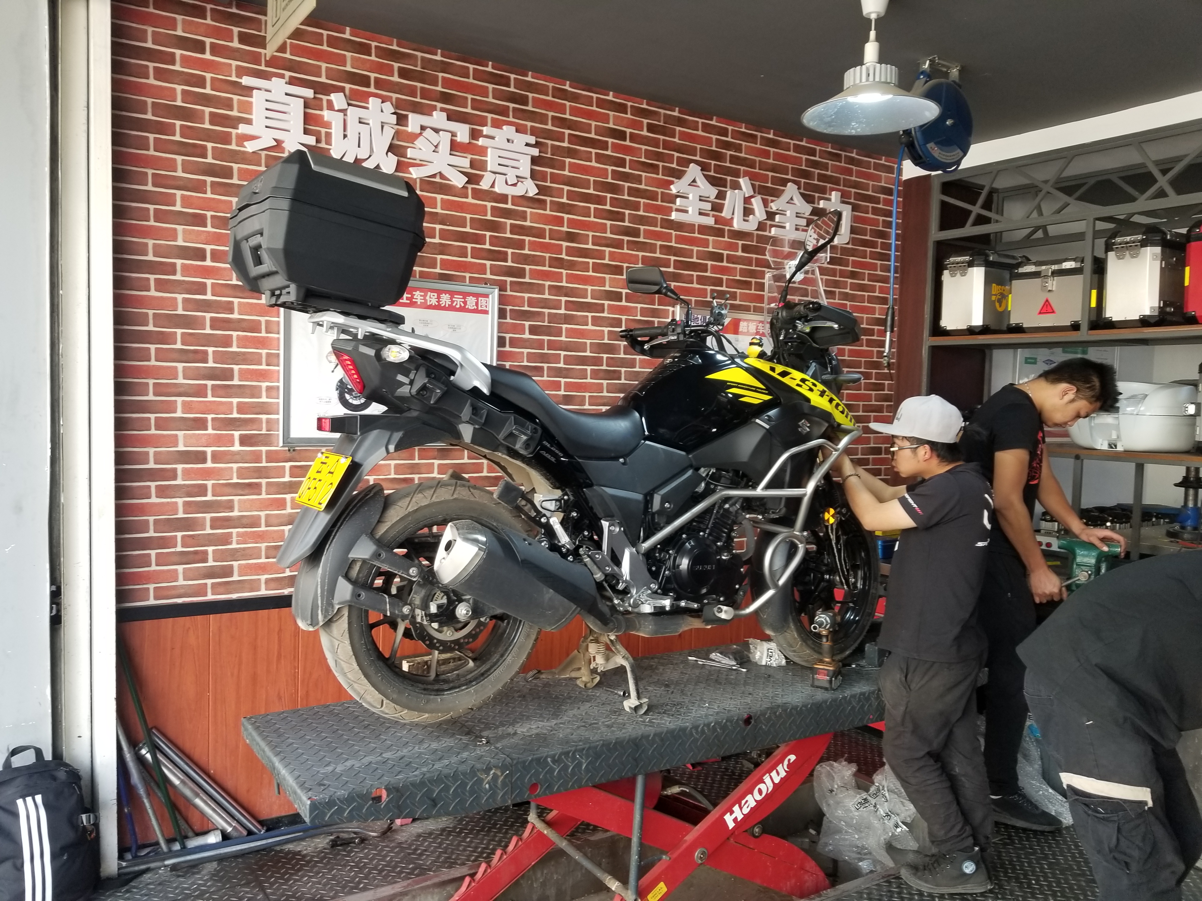 豪爵铃木dl250萝卜尾箱怎么安装,dl250夏德尾箱可以快拆吗