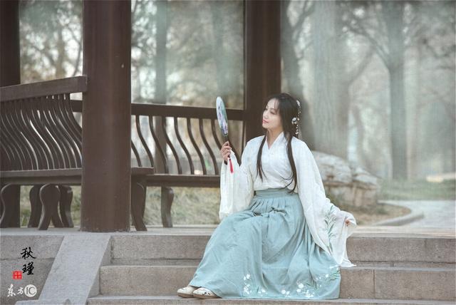 小说：歌星发微博力挺她，让她瞬间成热门，傅少却让人加密她身份