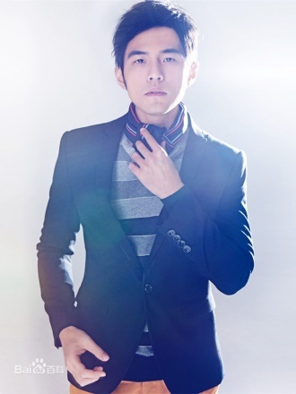 男子沉迷在社交帐号和奶茶世界中不能自拔，惹怒了8090后的一批人