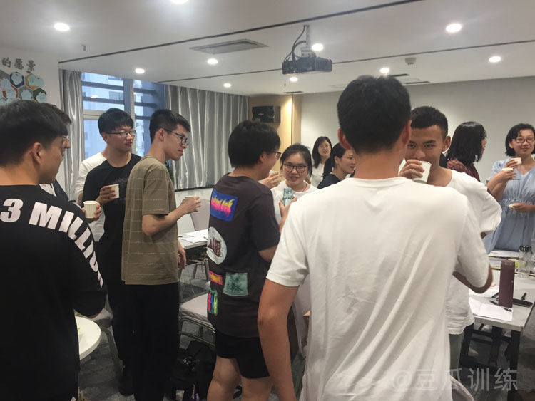 与陌生人搭讪应该注意什么,与陌生异性聊天技巧