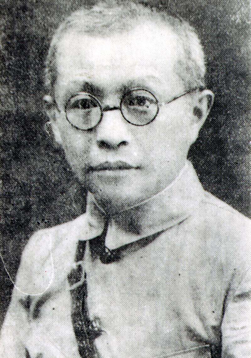 他曾与蒋介石交往密切，退出*产党共**后却被誉为“和平老人”