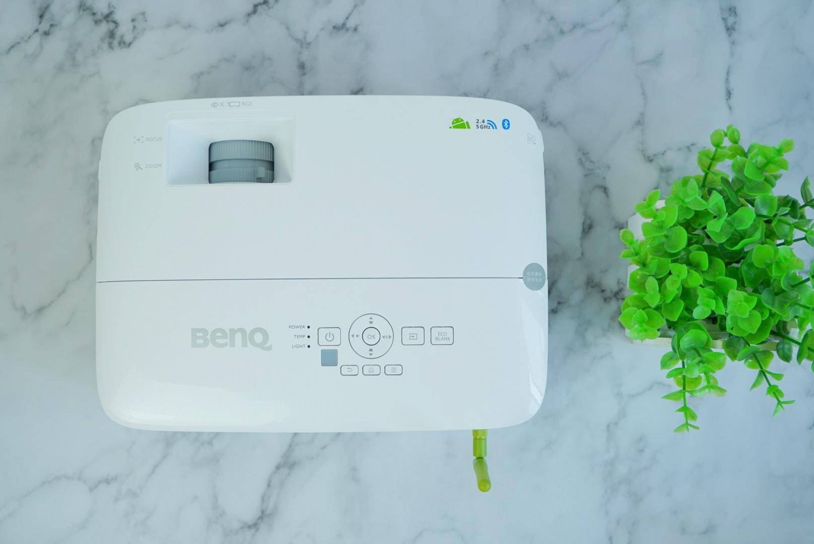 明基投影仪e320和e500对比评测,明基e520投影仪深度评测