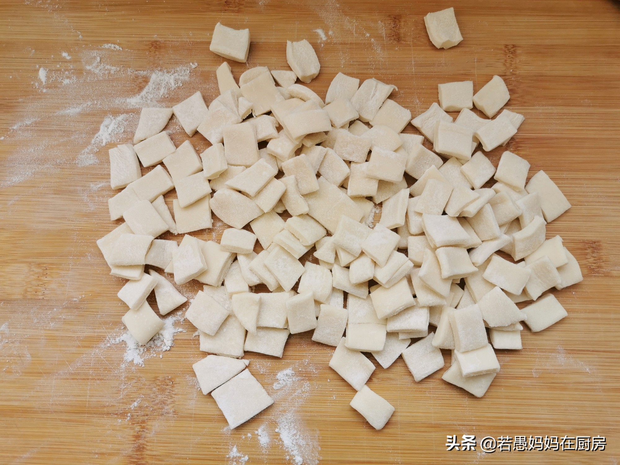 最简单面粉最好吃的做法,面粉最好吃做法不用揉面