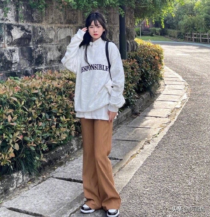 什么时候穿卫衣加外套好看,今年卫衣怎么穿更时髦