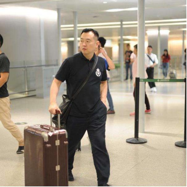 为什么奥运冠军退役后出国执教,41岁奥运冠军退役后的现状