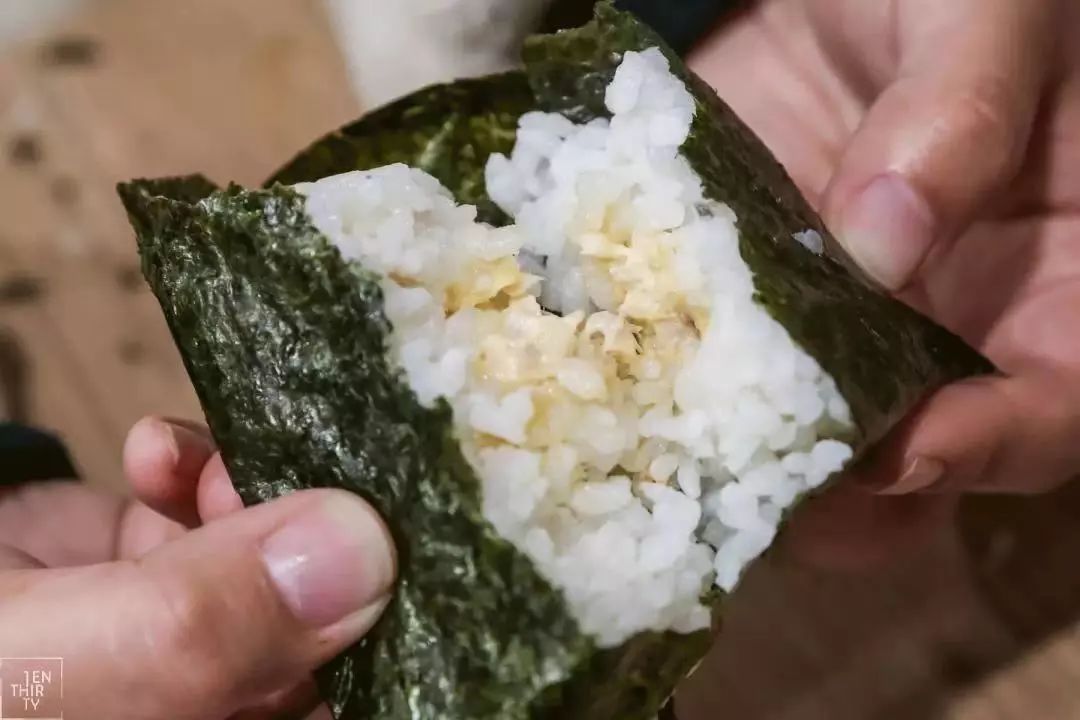 罗森/711两大便利店，谁才是大学生的终极之选？—以武汉财大为例
