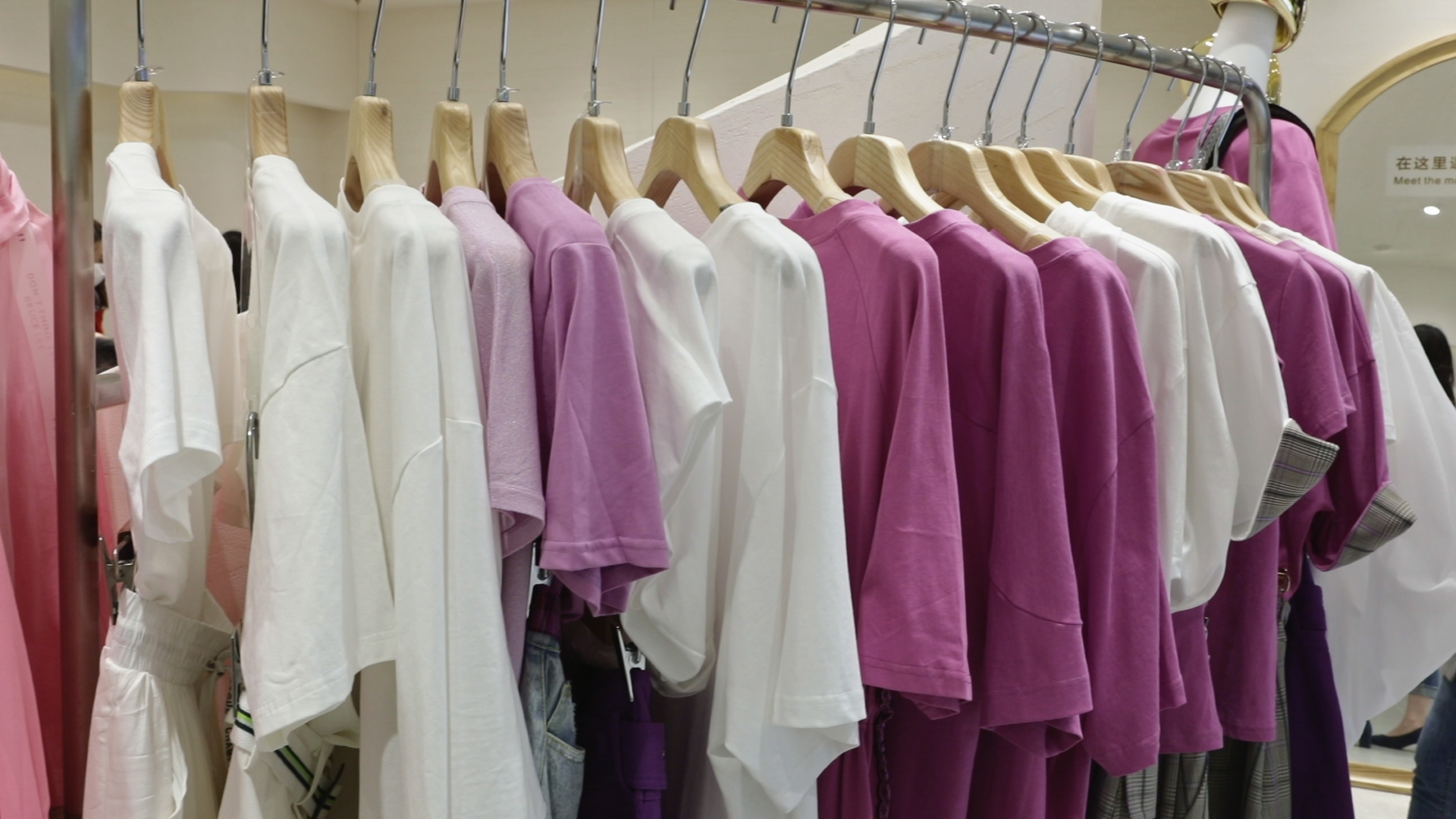 白马服装市场做直播,白马服装市场直播秒杀