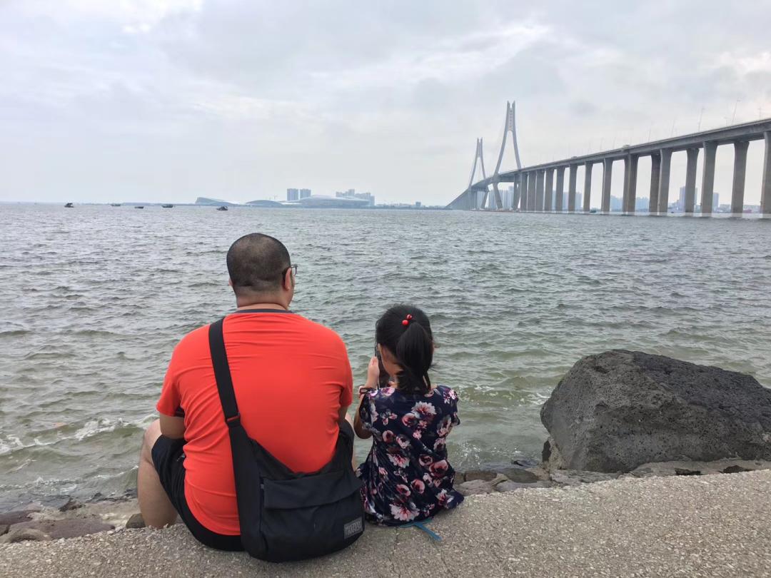 坚持跑步自律减肥,跑步一个月瘦了二十斤每天五公里