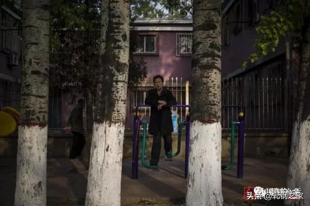 唐山钢厂停产下岗，有人月入8万，有人借钱生活