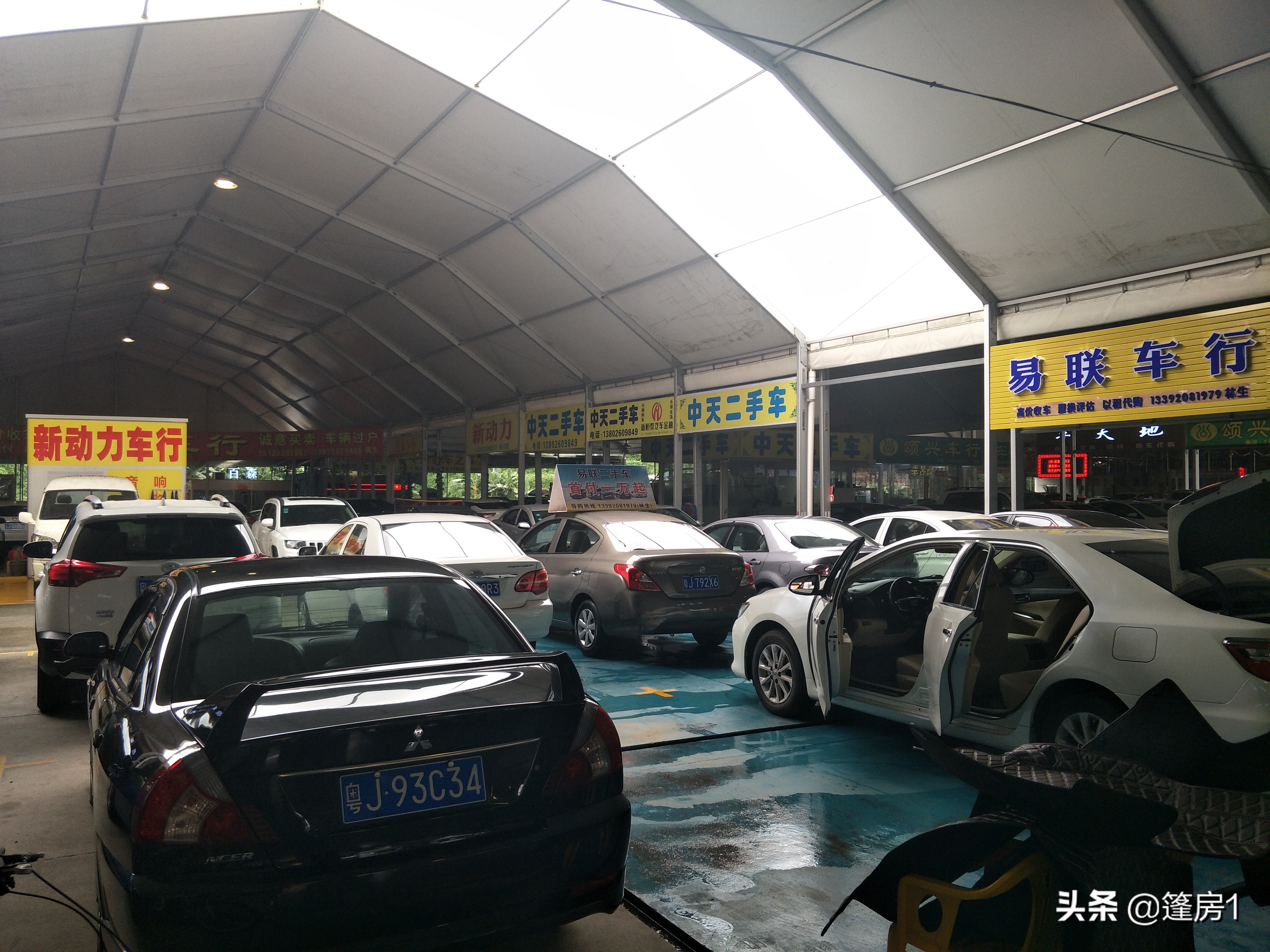 广东江门有人租了一块地，买几座篷房建一个二手车市场