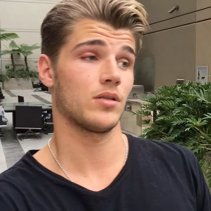 被嘲笑路人长相的搞笑网红TwanKuyper，成为Versace男模