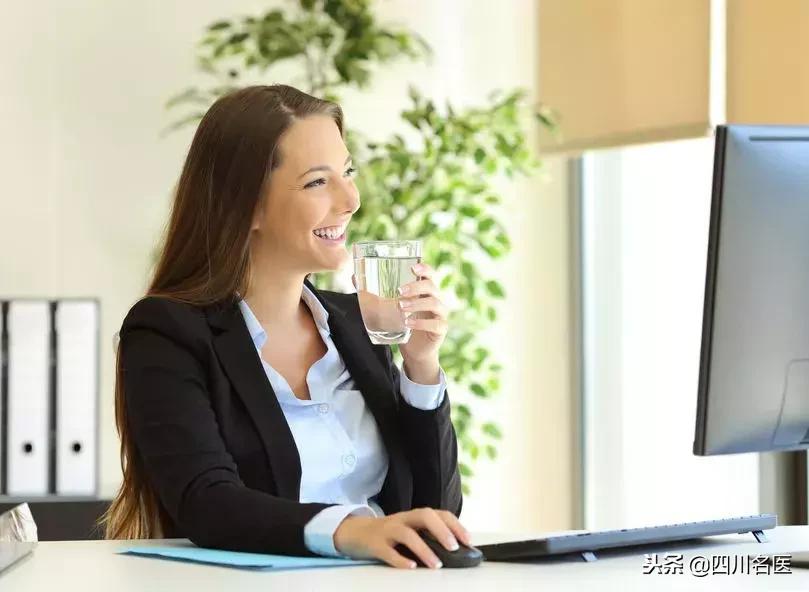 身体极度缺水有什么症状,身体缺水怎样喝水效果最快最好