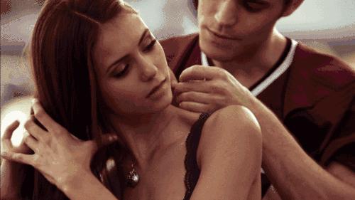 为什么女孩喜欢戴毛衣链,现在女孩子都流行戴什么项链