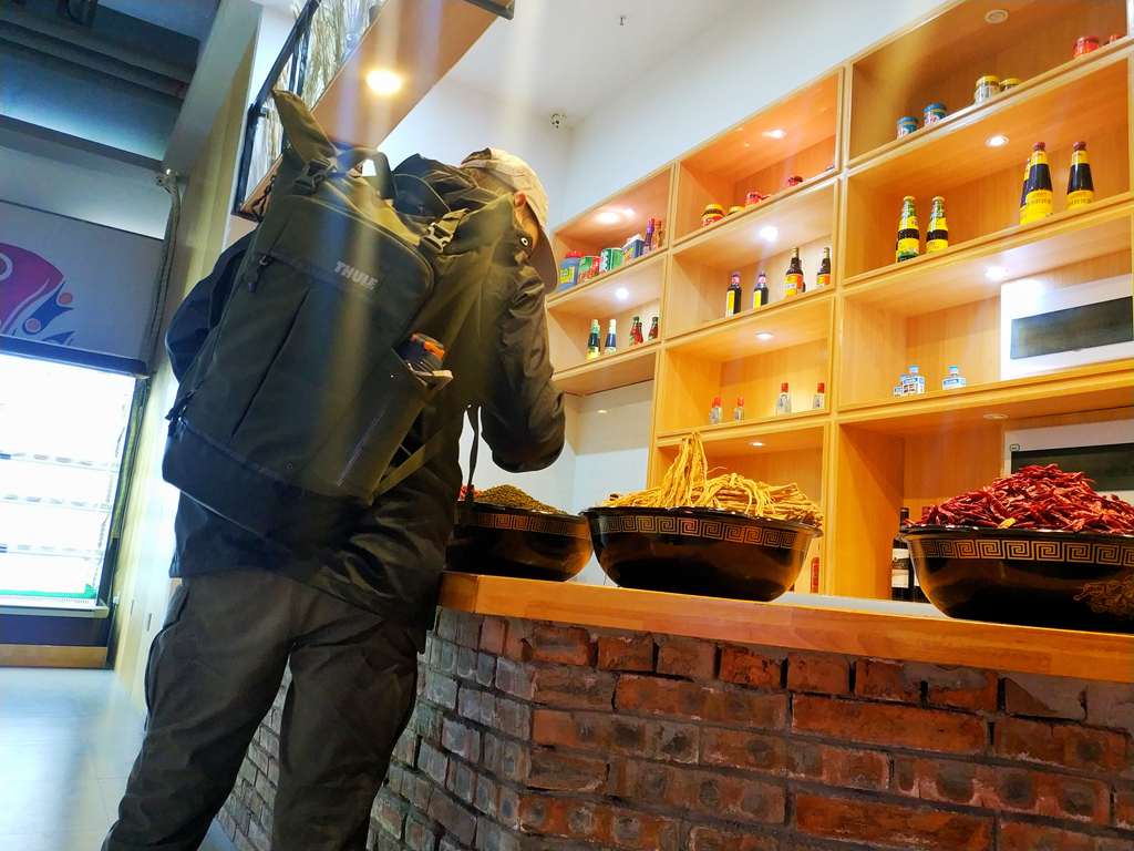 thule拓乐车载户外装备,拓乐thule25lvea背包测评