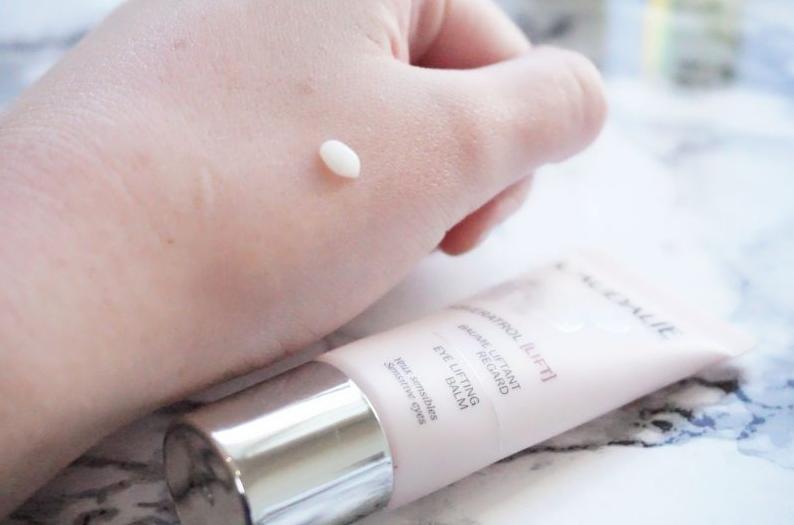 48岁贾静雯状态惊艳美貌依旧,贾静雯如何保持自己的颜值和身材