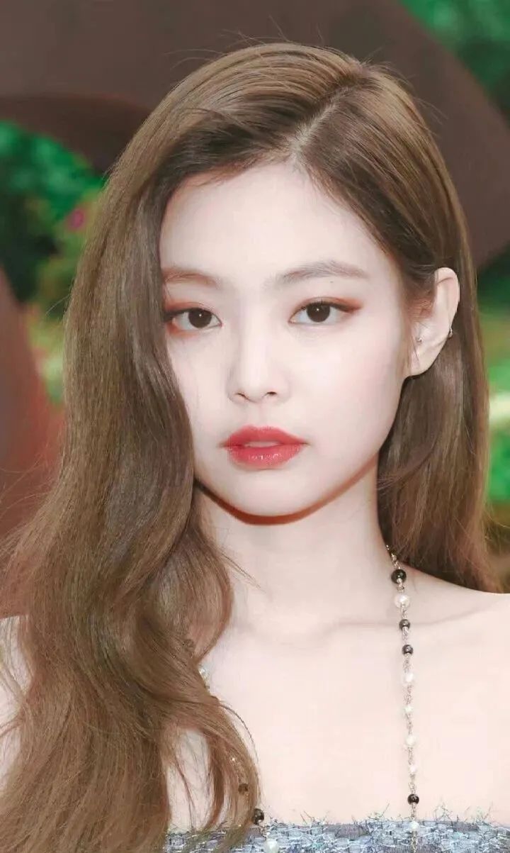脸大的女生适合哪种脸型,女生脸大的5大特征