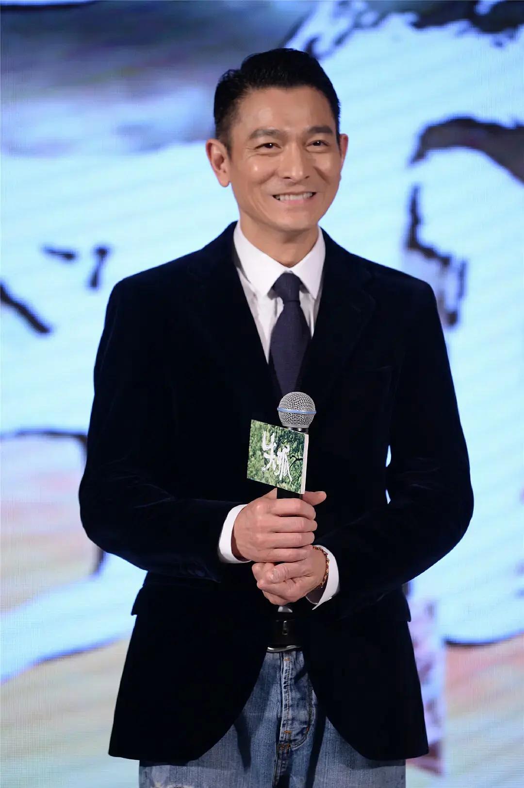 刘德华假肢视频完整版,刘德华假肢表演