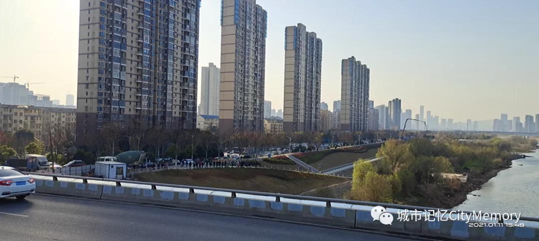走过古老的石拱桥,长沙市洪山庙老桥哪年通车