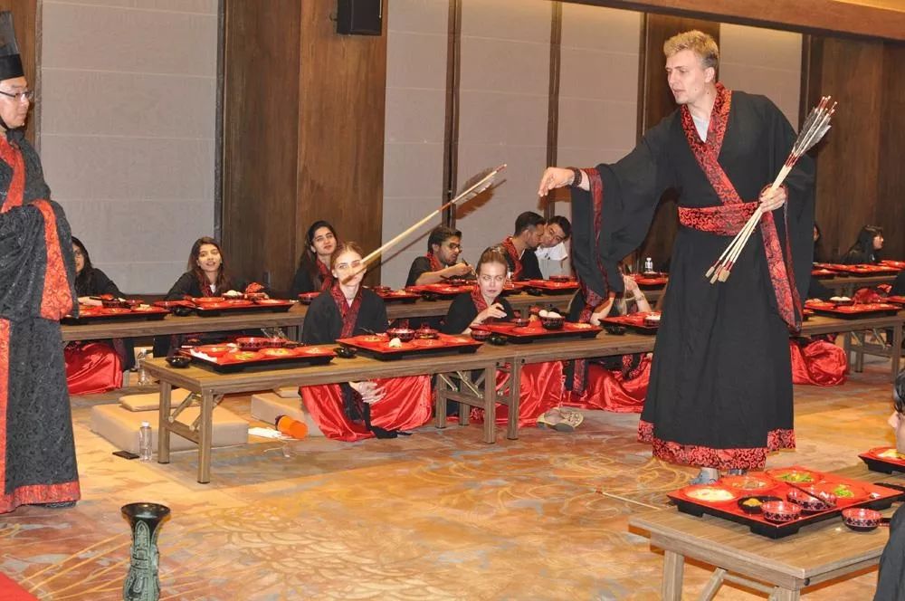 中秋爆惠！新会碧桂园549元=2大2小自助早晚餐+烤羊腿+西游儿童剧